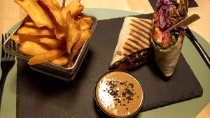 Gyros wrap with peanut dip at Ma'Rinas - Veggiezz in Karlsruhe