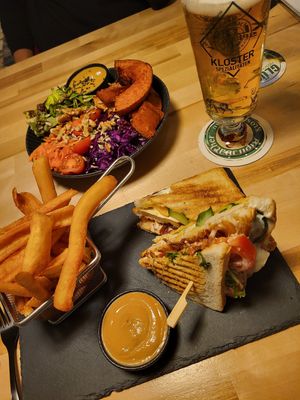 Pumpkinbowl and clubsandwich with fries at Ma'Rinas - Veggiezz in Karlsruhe
