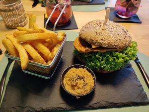 Farmers burger at Ma'Rinas - Veggiezz in Karlsruhe