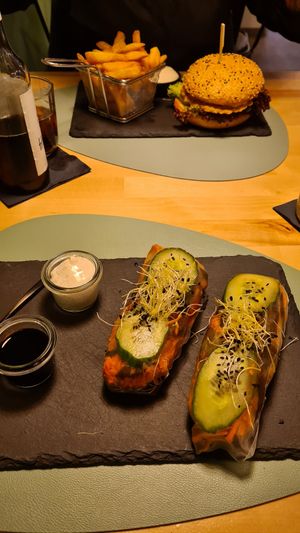 Rollzz Delight bzw Burger at Ma'Rinas - Veggiezz in Karlsruhe