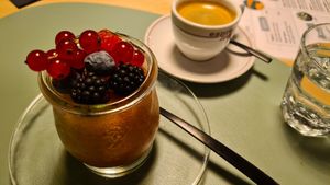 MandelZitronenKuchen im Glas 😋 at Ma'Rinas - Veggiezz in Karlsruhe