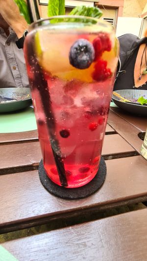 LavendelHimbeer 😋 at Ma'Rinas - Veggiezz in Karlsruhe