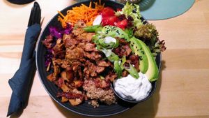 Gyros bowl at Ma'Rinas - Veggiezz in Karlsruhe