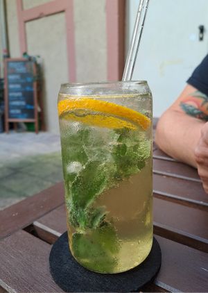 Mate-Zitrone-Minze Limonade at Ma'Rinas - Veggiezz in Karlsruhe