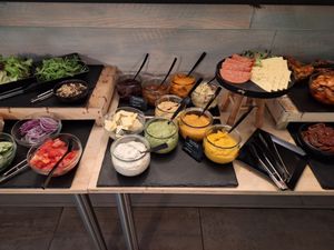 Hummus etc. at Ma'Rinas - Veggiezz in Karlsruhe