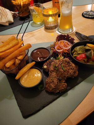 Seitansteak big style at Ma'Rinas - Veggiezz in Karlsruhe