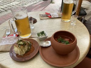 Veganer Borscht mit einem besonders zubereiten ukrainischen Brot. Sehr lecker!  at Ukraininisches Cafe-Restaurant Natalka in Wismar