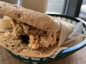 Sandwich mit Kichererbsen und Avocado  at Vital Foods in Copenhagen