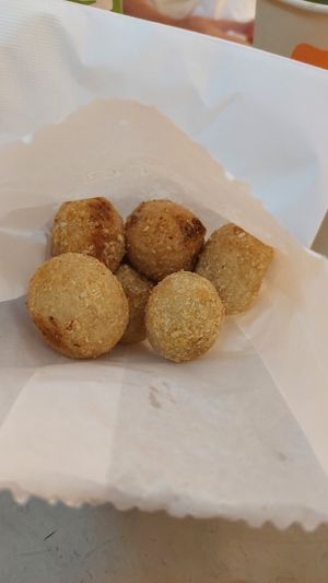 Porção de mini pão de beijo (8 unidades) at Naked Coffee - Higienópolis in Sao Paulo