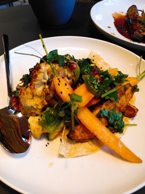 Roasted cauliflower with sweet potatoes  sauce and caramelized carrots at Hohenheim & Söhne in Frankfurt
