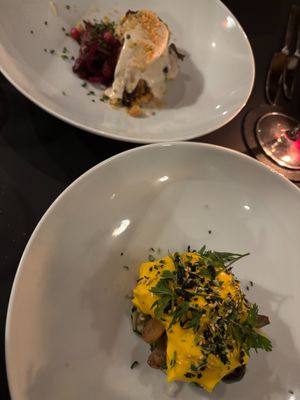 Baked cauliflower with radish & aioli, and mushrooms with barley and some kind of ginger cream at Hohenheim & Söhne in Frankfurt