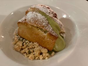 Lemon pastry with pistachio namelaka at Hohenheim & Söhne in Frankfurt