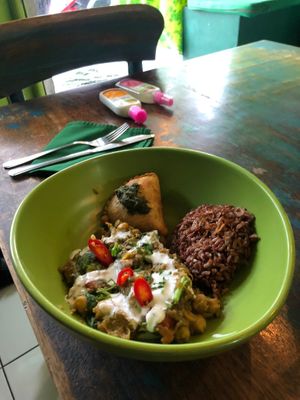 Spinach curry with samosa at Akar Cafe in Lovina