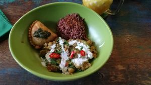 spinach curry at Akar Cafe in Lovina