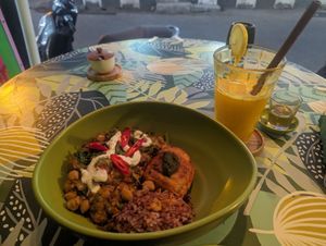 Chickpea, aubergine and spinach curry. Balinese Jamu for drinking at Akar Cafe in Lovina