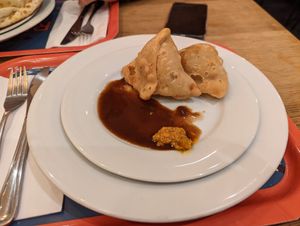 veggie samosas at Kurry Up in Paris