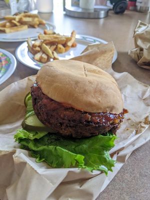 Burger de quinoa et pois chiches at Shack Attakk Chambly in Chambly
