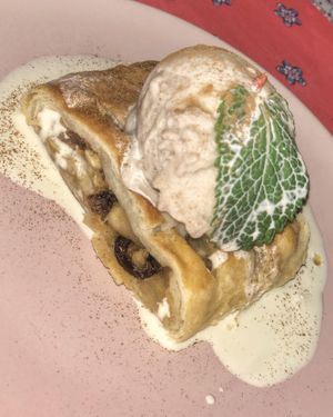 Apple Pie & Ice Cream at TerraZen Centre in Amsterdam