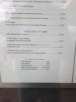 Karte aus Juli 2022 mit 4 veganen Optionen at Herr Puck in Kellenhusen