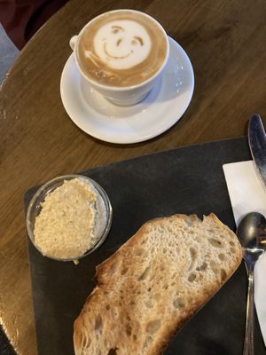 Happy Cappuccino und Hummusstulle  at Kaffitar - Bankastræti in Reykjavik