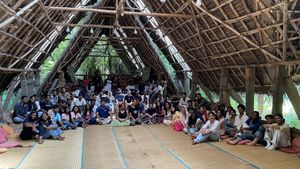 Meal area in main hut 🛖   at Sadhana Forest Seva Kitchen in Auroville