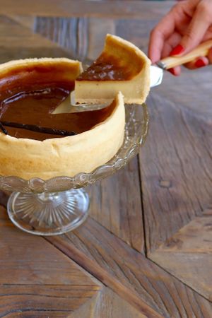 Tarte au flan vanille at Les Ateliers Pomme D'amour in Talant