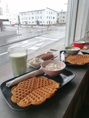 Matcha latte with Tiramisù sheezecake at Valkyrjan Bistro & Bar in Reykjavik