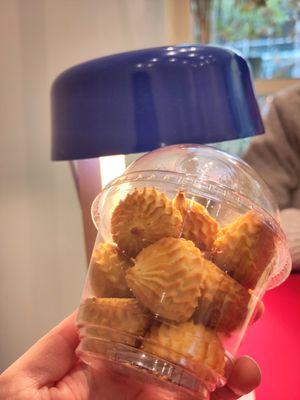 Sangtu cookie served in a take away cup, easy to take with if you don't finnish them all! at Cosmos Grocery Cafe in Seoul