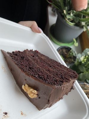 Black Forrest Cake
mit Himbeeren und Walnüssen 🍰 at EmmaPea Vegan Food and Bar in Berlin