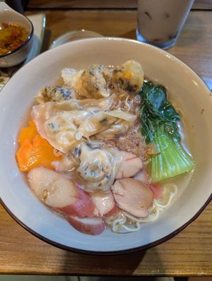Wonton noodle soup at CHAYFOOD in Hanoi