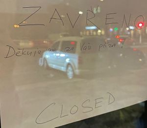 Closed sign  at Vegan House in Prague