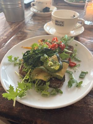 Broodje gegrilde groente   at Huszár in Delft