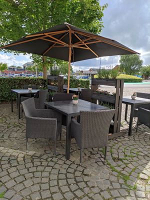 Outdoor seating at Whole Food Cafe in Thisted