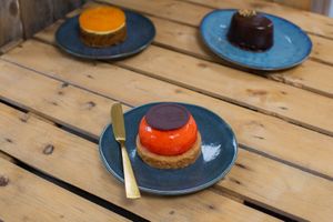 Enjoy our Small Squad in different (vegan) flavours! This is our gorgeous little friendo Strawberry Pie. Order online in our webshop @ www.trashuretaarten.nl  at Trash'ure Taarten in Nijmegen