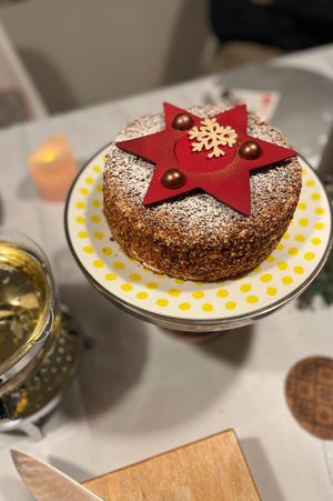 Hazelnut pavlova-ish Christmas cake�chris  at Trash'ure Taarten in Nijmegen