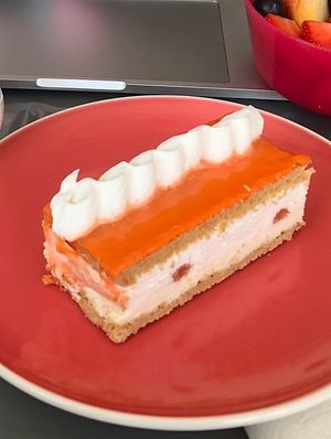 Tompouce ‘23👑  at Trash'ure Taarten in Nijmegen