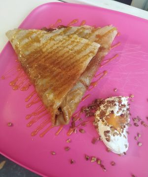 Manzana canela, encima tiene caramelo at Sin Pecado - Food Stall in Mexico City