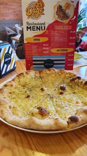 Pizza de alho at Pizzeria Daje in Loule