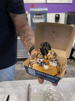 Oreo Madness  #Veganuary at Cinnaholic in Tempe