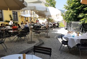 Outdoor seating at Bleichibeiz + Hotel in Wald