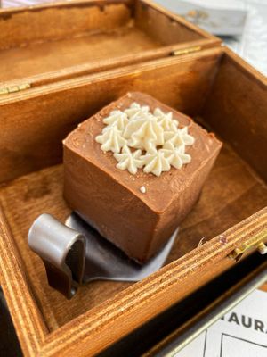 Tufted Tit Mouse (muy rico)   at The Botanist in Zadar