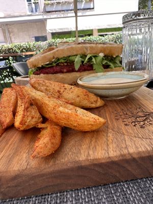 Mata mata burger   at The Botanist in Zadar