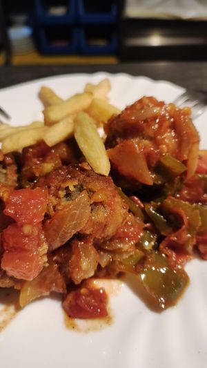 Albóndigas veganas con salsa de verduras y pitarra at Churrería San Sebastián in Montehermoso