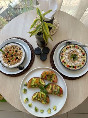 Toast & smoothie bowl at Vegan Tranquil Rose in Kandy