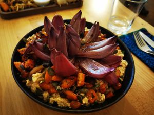 Terre de Feu UN BOL COMPLET-Garden of plants: roasted red onion lotus, barley and Borlotti beans, caramelized carrots  , pistachios and dried apricots , lactofermented turnips , fe at Hakko in Montpellier
