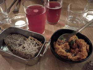 Entrée smokey et kombucha hibiscus at Hakko in Montpellier