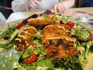 Crunchy bloemkoolsalade  at Cravings For Green in Ede