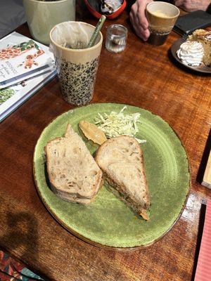 Sandwich met paddenstoelen  #Veganuary at Cravings For Green in Ede