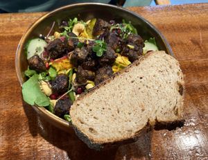 Been bean salad: very tasty and nutritious salad. The tempeh and dressing were very flavoursome and the quinoa and cashew nuts added extra protein.  at Cravings For Green in Ede