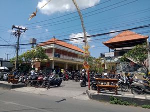From the street. Walk in and Goji Goji is at the end of the left building at Goji Goji Vegan Bowl in Canggu